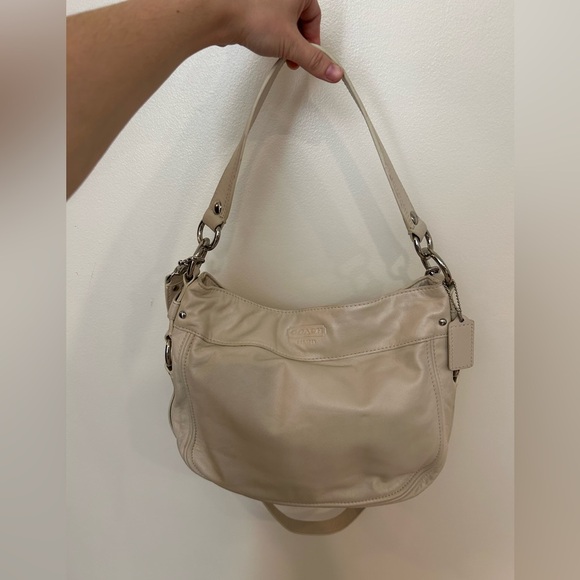 VINTAGE COACH white pearl finish shoulder back y2k with should strap - Picture 1 of 11